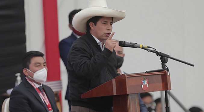 Presidente de Perú dice que sus opositores están «tramando muchas cosas»