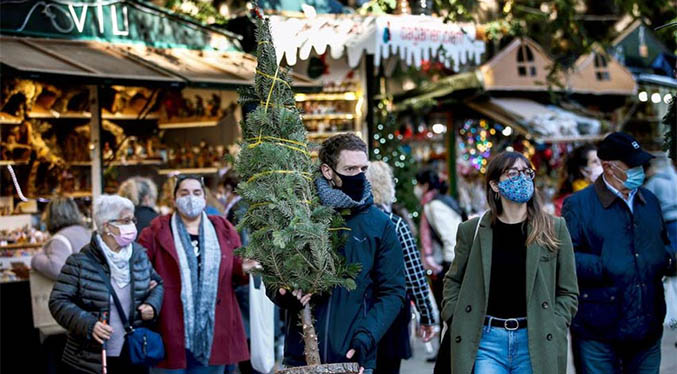 Expertos de la OMS recomiendan limitar las reuniones navideñas