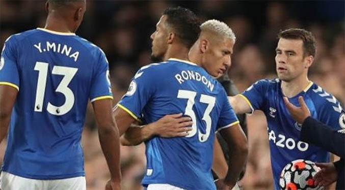 Salomón Rondón anota su primer gol con Everton, pero no evita su caída