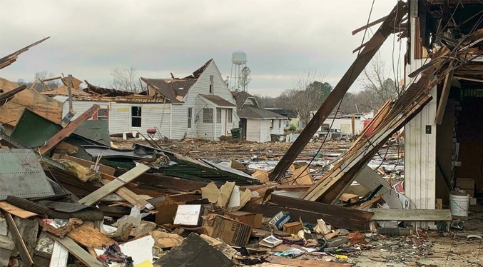 Limpian una ciudad de Tennessee en tiempo récord tras el devastador tornado