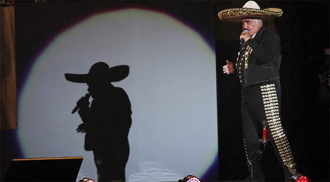 Las academias de los Grammy agradecen a Vicente Fernández su legado
