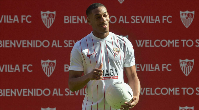 «Lo más importante es jugar», dice Martial en su presentación en Sevilla
