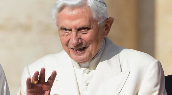 Papa emérito Benedicto es acusado de inacción en cuatro casos de pedofilia