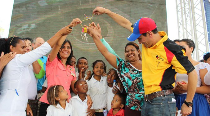 Capriles en el Día del Maestro: Deberían ser los mejores pagados