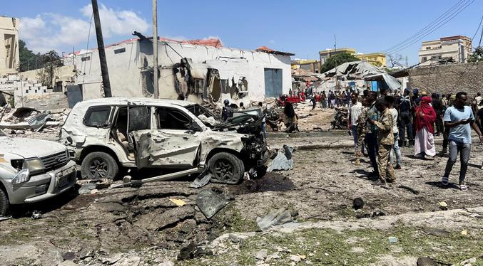 Seis personas muertas deja explosión de un coche bomba en la capital de Somalia