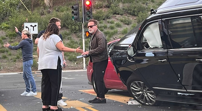 Arnold Schwarzenegger es protagonista de un accidente de tránsito en Los Ángeles