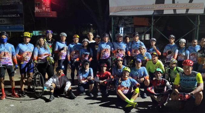 Más de 60 ciclistas pedalean 400 «Kilómetros de fe» en honor a la Divina Pastora