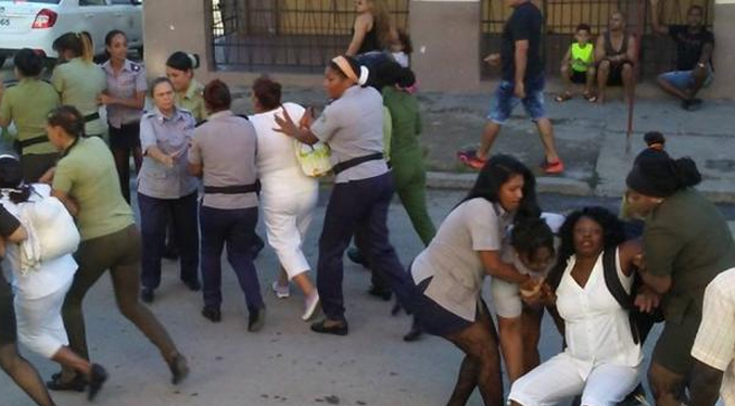 Detienen a Damas de Blanco que pedían la liberación de presos políticos en Cuba