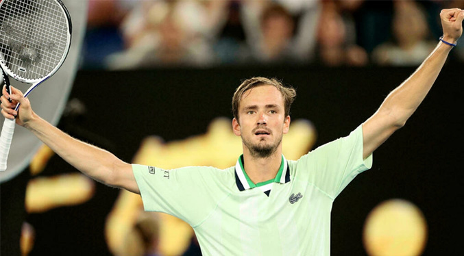 Medvedev derrota a Tsitsipas y se cita con Nadal en final de Abierto de Australia