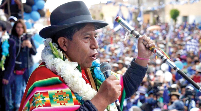 Vicepresidente boliviano se vacuna contra el COVID por la presión social