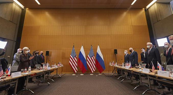 EEUU y Rusia inician conversaciones de alto nivel sobre Ucrania