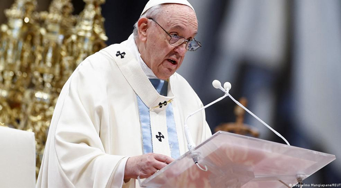 El Papa pide “no condenar” a un hijo que tienen una diferente orientación sexual