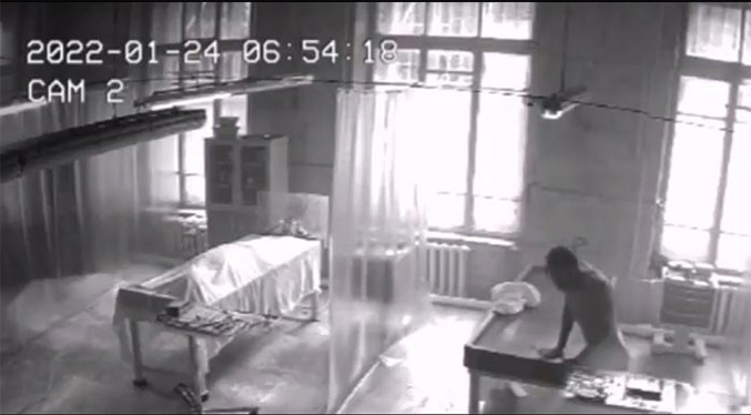 El impactante video que muestra a un cadáver levantarse en la morgue