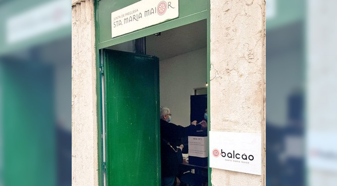 Abren colegios para elecciones legislativas anticipadas en Portugal