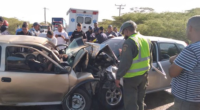 Choque frontal en la Falcón – Zulia deja dos fallecidos