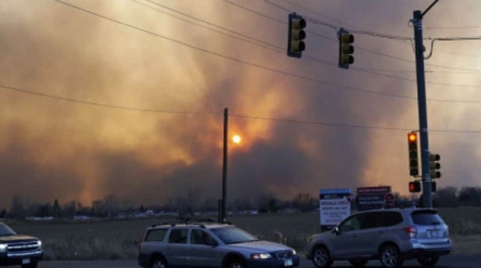 Tres desaparecidos y mil casas destruidas en los incendios de Colorado