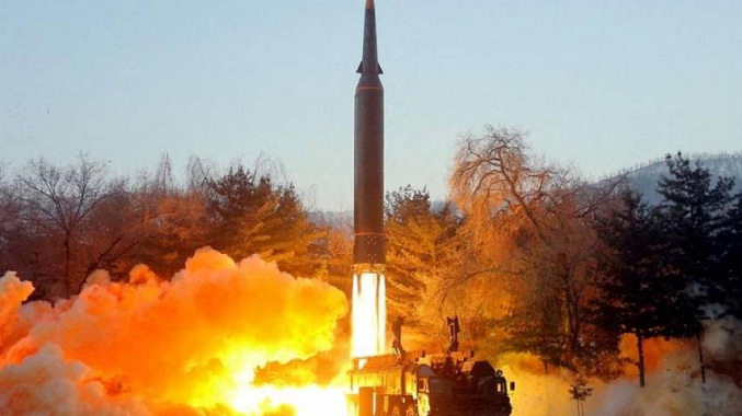 Pionyang lanza segundo misil en seis días con diálogo estancado