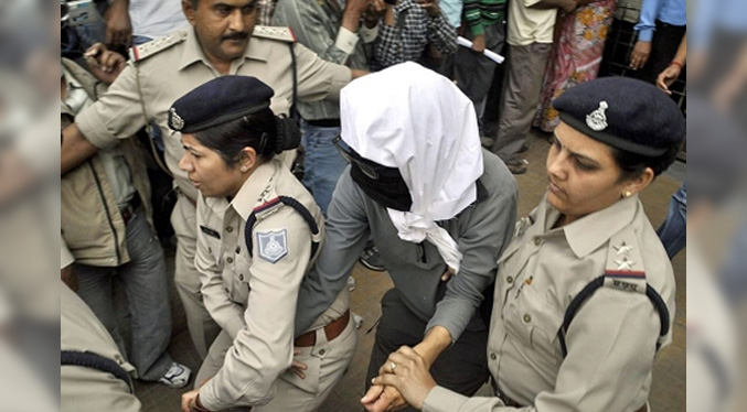 Once detenidos por violar en grupo a una mujer y pasearla por las calles en Nueva Delhi