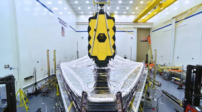 NASA despliega escudo térmico del telescopio James Webb