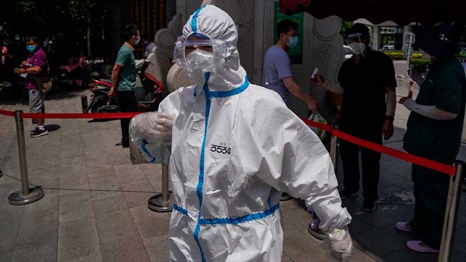 Pekín refuerza controles de entrada tras detectar caso de ómicron