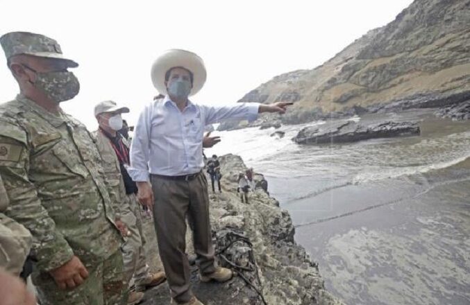 El presidente de Perú anuncia acciones urgentes contra el «ecocidio» por el derrame