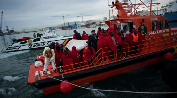 Rescatan centenar de migrantes a bordo de embarcación en aguas de Florida