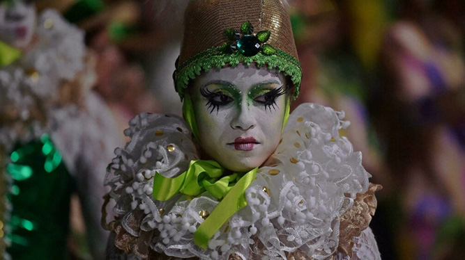 Escuelas de samba de Rio desfilan en inédito ‘preestreno’ del Carnaval aplazado