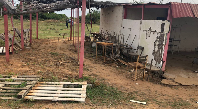 VP: “Estudiantes de la Escuela Nacional María Josefa Palacios en Maracaibo estudian entre ruinas”