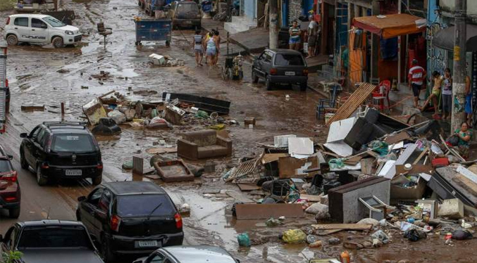 Evacuan miles de personas en Brasil por lluvias