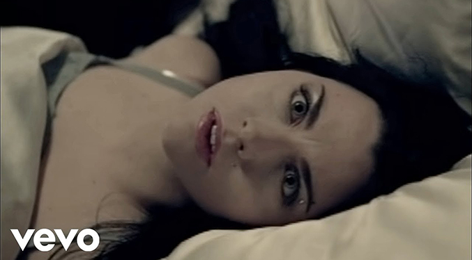 “Bring Me to Life” de Evanescence llega al billón de vistas en Youtube