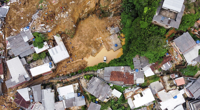 Asciende a 104 los muertos por lluvias en Brasil