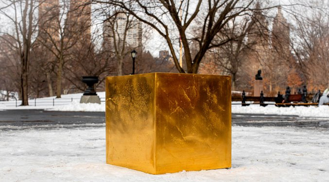 Artista coloca un cubo de oro puro valorado en $ 11.7 millones en Central Park