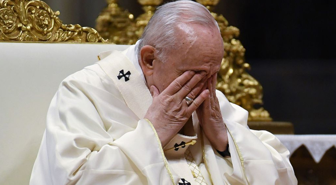 Internautas descubren que fotografía del encuentro entre el Papa y Petro es falsa