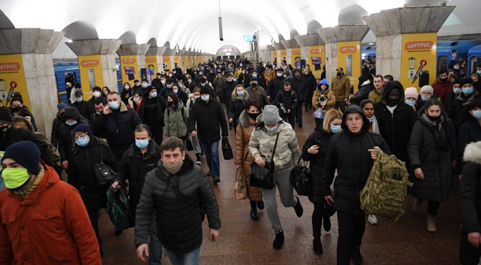 Acnur registra al menos 100 mil ucranianos que dejan sus hogares