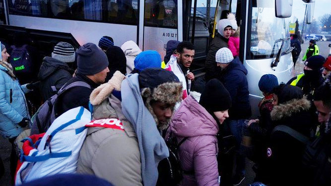 ACNUR: Refugiados ucranianos son ya más de 368 mil