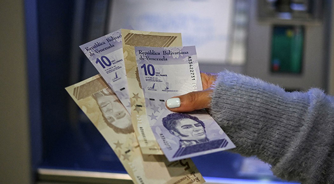 Gobierno exhorta a comercios a garantizar vuelto en bolívares y efectivo