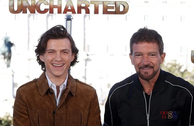 Tom Holland y Antonio Banderas triunfan en los cines de EEUU con «Uncharted»