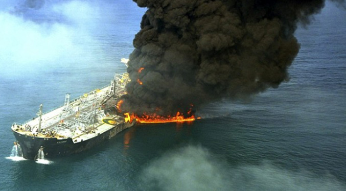 Buque de producción de petróleo explota frente a la costa de Nigeria