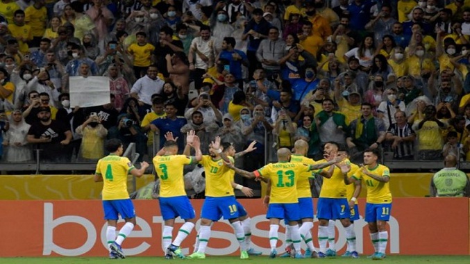 Brasil golea a una Paraguay que se despide del Mundial