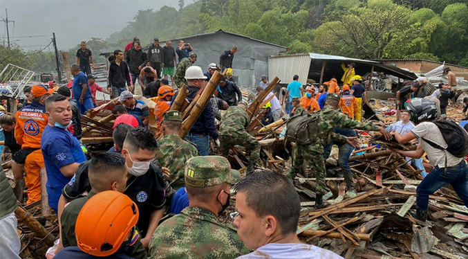 Deslizamiento de tierra deja 11 muertos y 35 heridos en Colombia