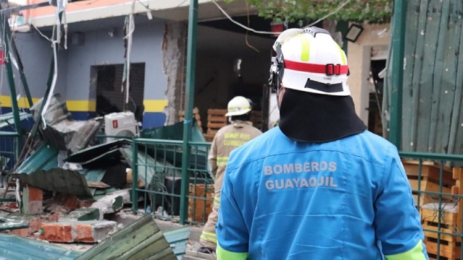 Tres fallecidos por explosión de bombona de gas en Guayaquil