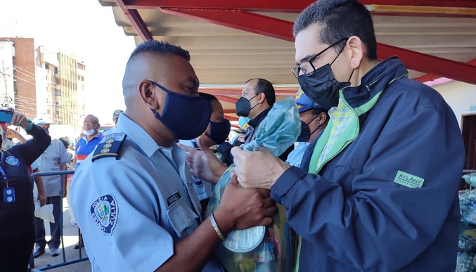 Gobernación de Zulia beneficia con 70 toneladas de alimentos a funcionarios policiales