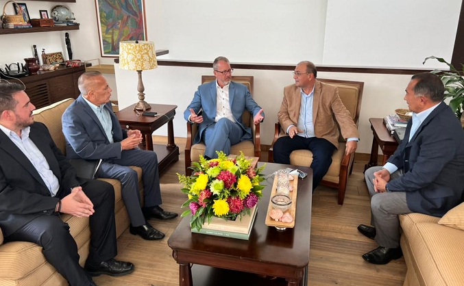 Gobernadores de Zulia, Barinas y Cojedes se reúnen con embajador James Story