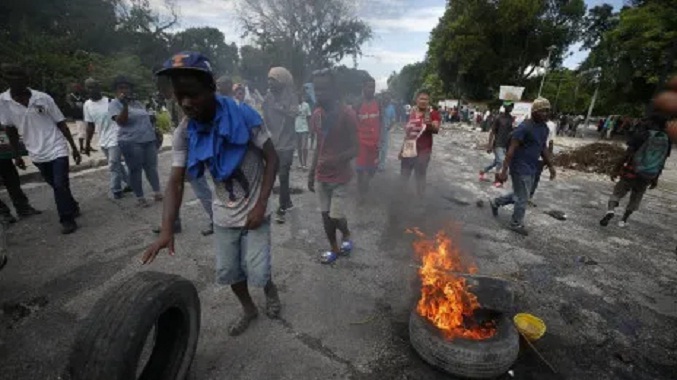 Al menos un periodista muerto y dos heridos de bala en una protesta en Haití