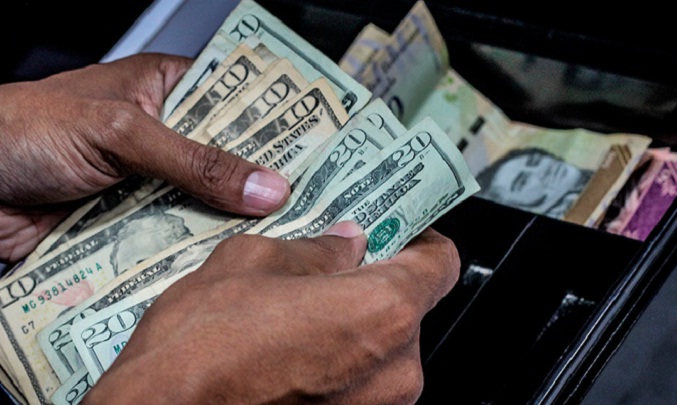Economista Alvarado: «Ahora sí hay inflación en dólares en Venezuela»