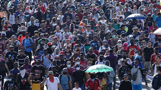 Migrantes protestan al grito de «queremos visas» en México