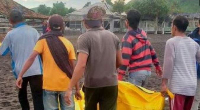 Al menos 11 personas mueren arrastradas por el mar durante un rito de meditación en Indonesia