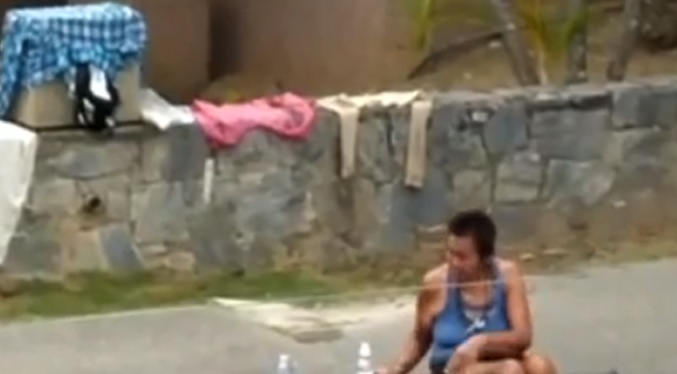 Difunden video de una mujer lavando ropa en la urbanización Prados del Este