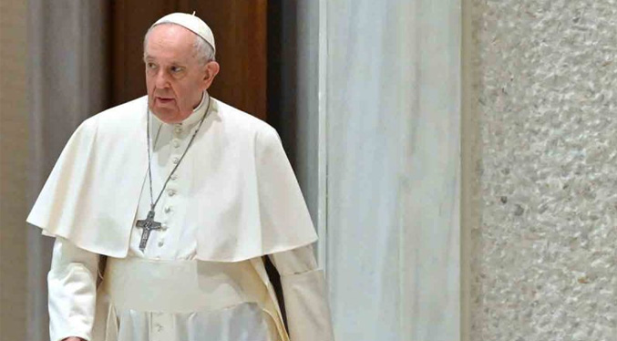 Saliéndose del protocolo, papa Francisco acude a embajada rusa por caso Ucrania