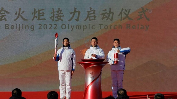 Comienza en Pekín relevo de antorcha olímpica bajo medidas anti-covid